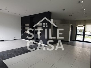 Immobile commerciale in Affitto a Capannori, zona Lunata, 1'300€, 100 m²