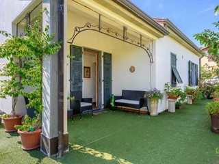 Casa Indipendente in Vendita a Arcola, zona Masignano, 370'000€, 200 m², arredato