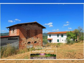 Casale in Vendita a Lamporecchio, 240'000€, 250 m²