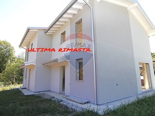 Casa Semi Indipendente in Vendita a Cuasso al Monte, 220'000€, 148 m²