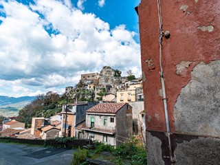 Rustico in Vendita a Castiglione di Sicilia, 19'000€, 180 m²