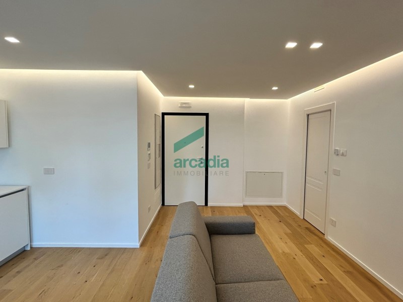 Bilocale in Affitto a Bari, zona San Pasquale, 1'500€, 73 m², arredato, con Box