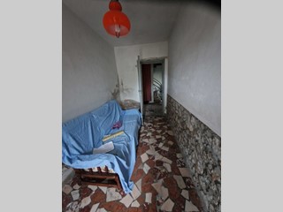 Casa Semi Indipendente in Vendita a Lucca, zona Balbano, 150'000&euro;, 120 m²