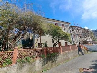 Casale in Vendita a Podenzana, 60'000€, 110 m²