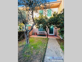 Villetta a schiera in Vendita a Massa, zona San Cristoforo, 320'000&euro;, 140 m², arredato