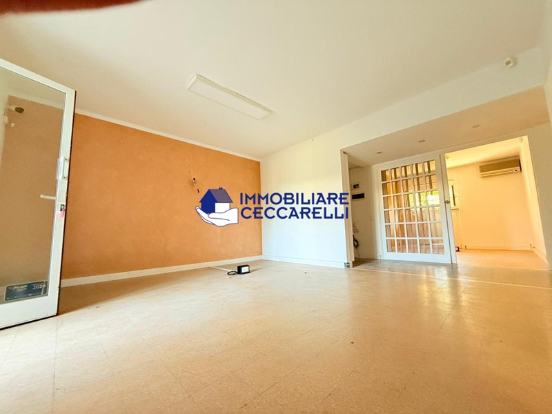 Trilocale in Vendita a Massa, zona Ronchi, 240'000&euro;, 65 m²