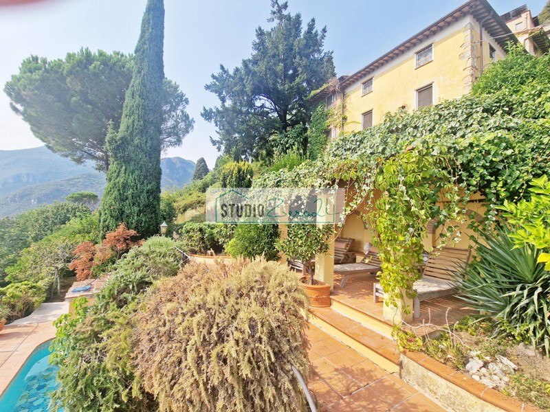 Casa Semi Indipendente in Vendita a Camaiore, 850'000&euro;, 397 m²