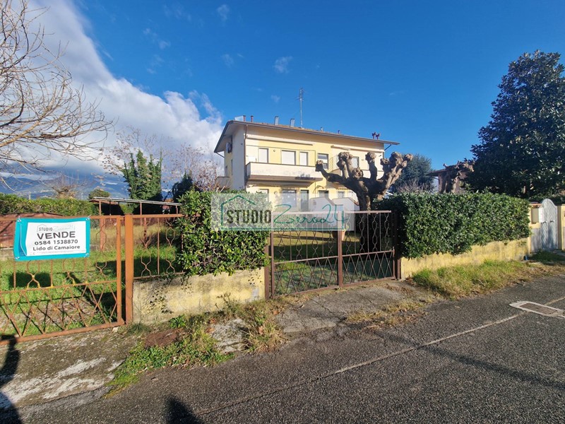 Trilocale in Vendita a Camaiore, 275'000&euro;, 85 m²