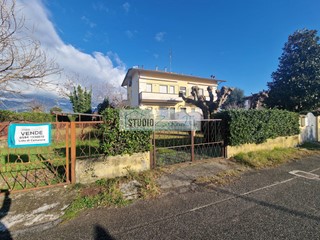 Trilocale in Vendita a Camaiore, 275'000&euro;, 85 m²