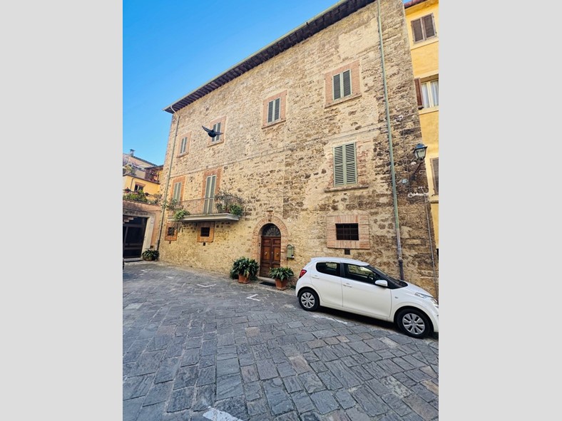 Casa Indipendente in Vendita a Acquasparta, 550'000&euro;, 500 m²