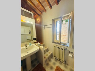 Casa Indipendente in Vendita a Acquasparta, 550'000€, 500 m²