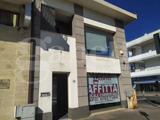 Negozio in Affitto a Oristano, 2'000€, 130 m²