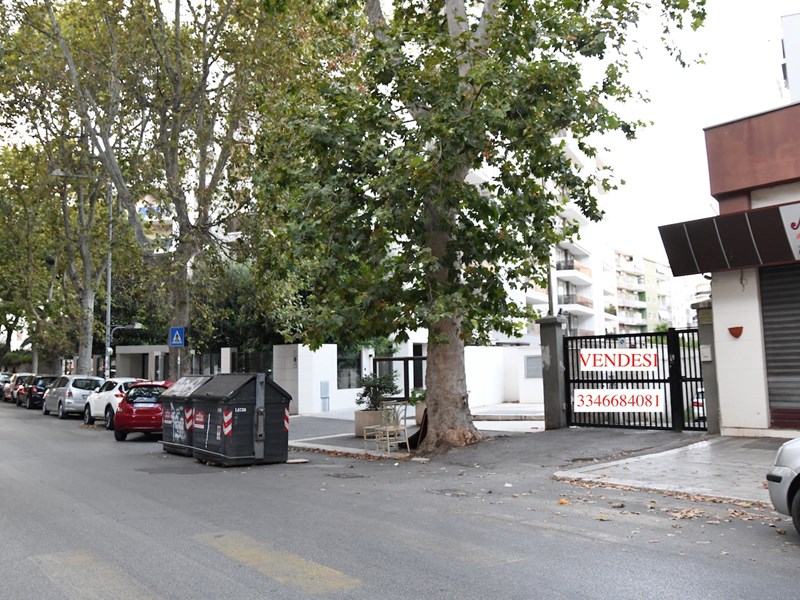Immobile commerciale in Vendita a Bari, zona PICONE, 200'000€, 100 m²
