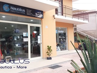 Immobile commerciale in Vendita a Falcone, zona Via Nazionale, 165'000€, 122 m², arredato