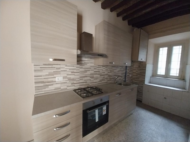 Trilocale in Affitto a Calci, 650€, 79 m², arredato