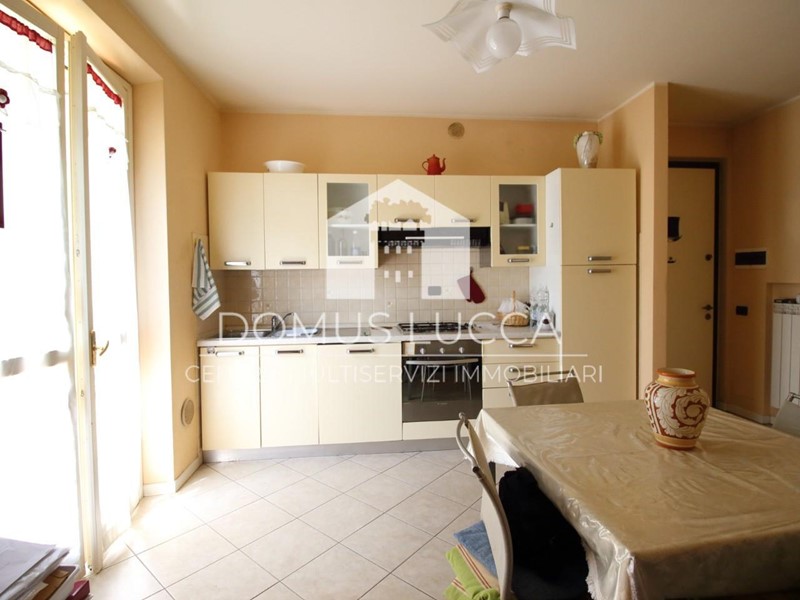 Trilocale in Vendita a Lucca, zona San Concordio Contrada, 210'000€, 70 m², arredato, con Box