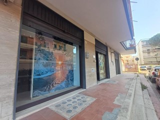 Laboratorio in Vendita a Massafra, 155'000€, 129 m²