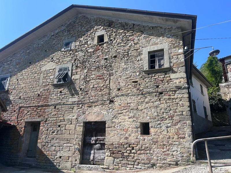 Magazzino in Vendita a Casola in Lunigiana, zona Reusa Padula, 30'000€, 80 m²