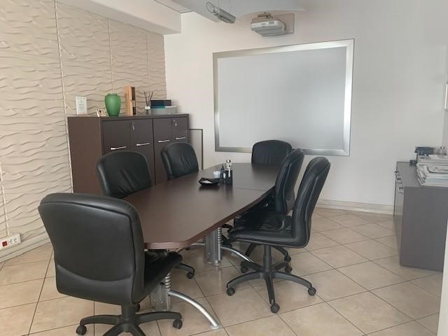 Capannone in Vendita a Livorno, 430'000&euro;, 567 m²