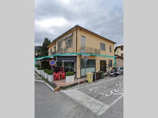 Negozio in Vendita a Massarosa, 35'600€, 286 m²