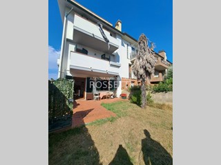 Villetta a schiera in Vendita a Empoli, zona Serravalle, 450'000€, 200 m², con Box
