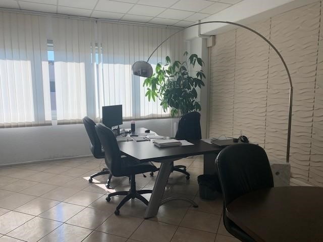 Capannone in Vendita a Livorno, 650'000&euro;, 834 m²