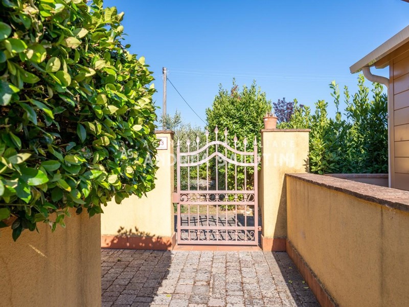 Trilocale in Vendita a Pontedera, zona Santa Lucia, 245'000€, 75 m², arredato, con Box