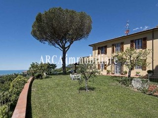 Villa in Vendita a Massarosa, 1'950'000€, 350 m²