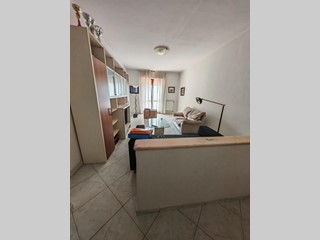 Quadrilocale in Affitto a Carrara, 1'200€, 100 m², arredato