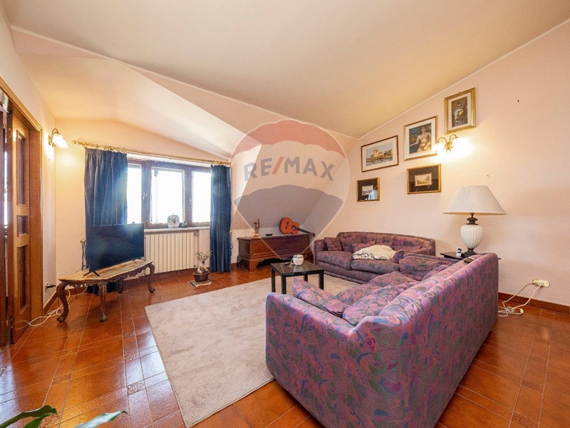 Appartamento in Vendita a Enna, 90'000€, 156 m²