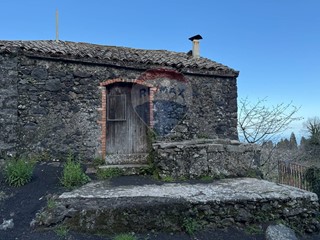 Terreno agricolo in Vendita a Sant'Alfio, 130'000€, 13609 m²