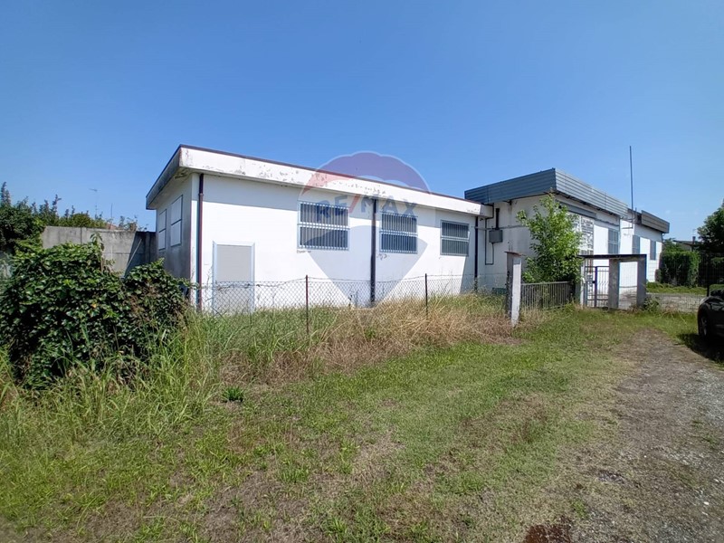 Magazzino in Vendita a Riva del Po, 15'000€, 347 m²