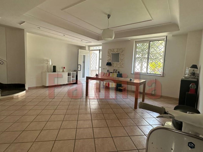 Villetta a schiera in Vendita a Sirignano, 205'000€, 220 m²