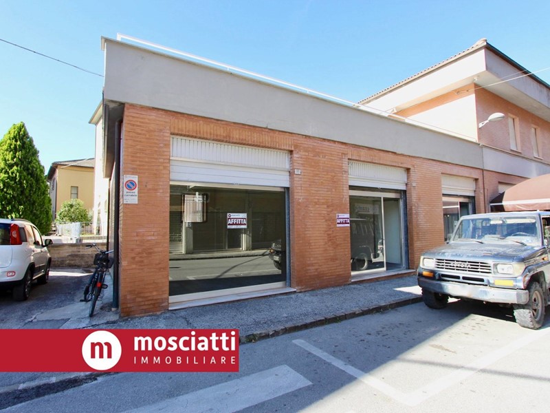 Immobile commerciale in Affitto a Matelica, 450€, 60 m²
