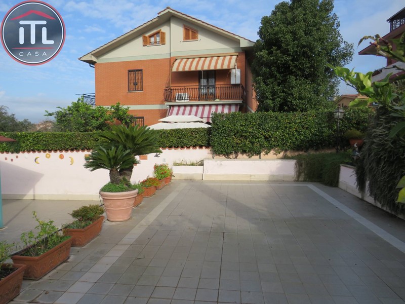 Villa in Vendita a Roma, 330'000&euro;, 180 m²