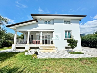 Casa Semi Indipendente in Vendita a Pietrasanta, 770'000€, 320 m²