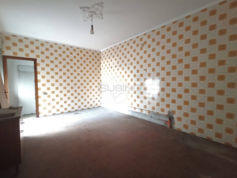 Appartamento in Vendita a Floridia, 68'000€, 163 m²