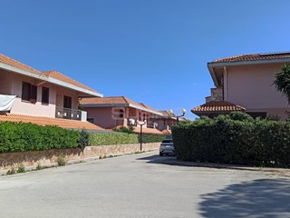 Villa in Vendita a Siracusa, 240'000&euro;, 155 m²