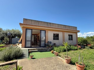 Villa in Vendita a Siracusa, 240'000&euro;, 90 m²