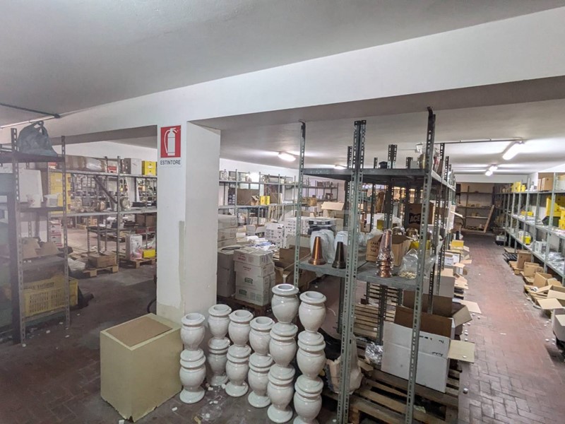 Magazzino in Vendita a Floridia, 129'000€, 373 m²