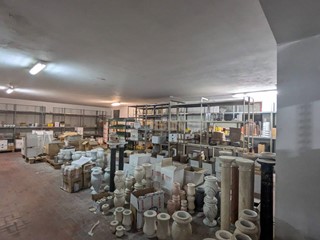Magazzino in Vendita a Floridia, 129'000€, 373 m²