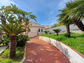 Villa in Vendita a Siracusa, 650'000&euro;, 330 m²