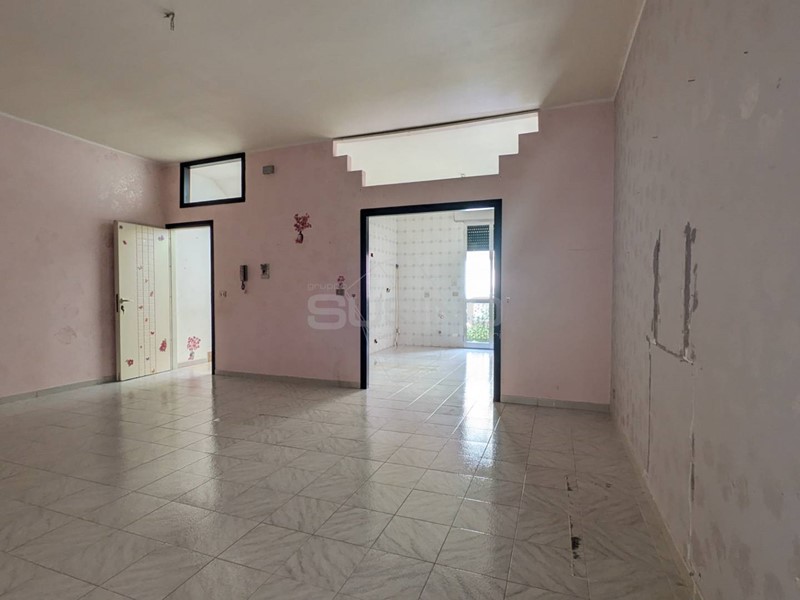 Appartamento in Vendita a Floridia, 84'000€, 101 m²