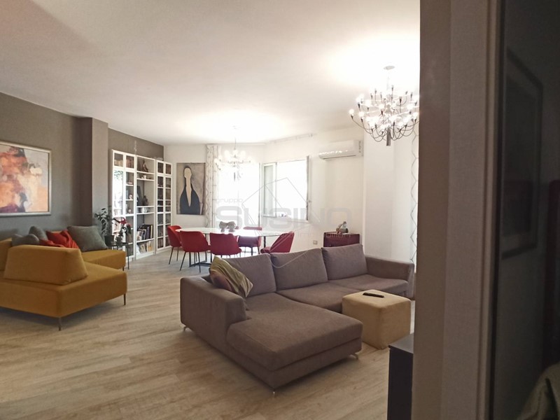 Appartamento in Vendita a Siracusa, 240'000&euro;, 191 m²