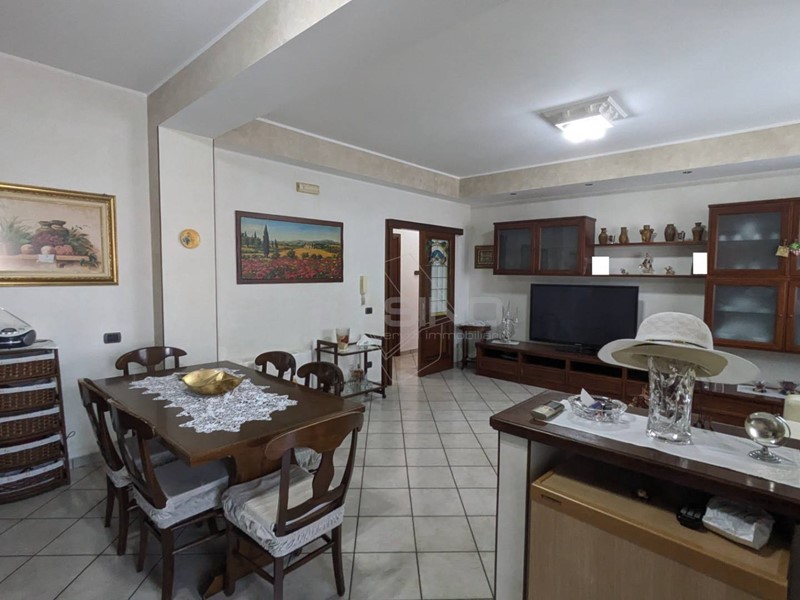 Appartamento in Vendita a Floridia, 110'000€, 131 m²