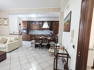 Appartamento in Vendita a Floridia, 110'000€, 131 m²