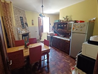 Appartamento in Vendita a Priverno, 120'000€, 115 m²