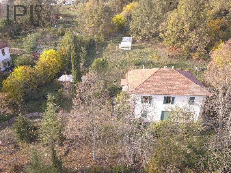 Villa in Vendita a Carcare, 480'000€, 260 m²