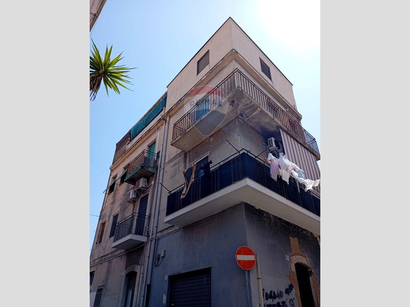 Appartamento in Vendita a Catania, 120'000&euro;, 150 m²
