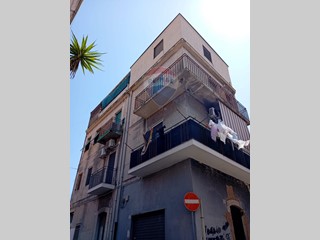 Appartamento in Vendita a Catania, 120'000&euro;, 150 m²